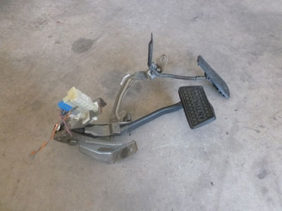 1995 Chevy Camaro - Brake and Gas Pedal Assembly2